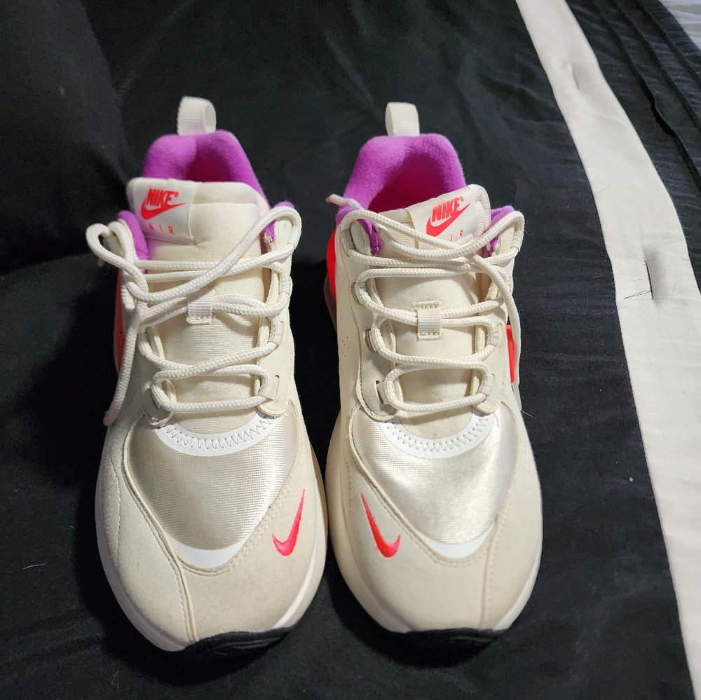 Womans Nike Air Max